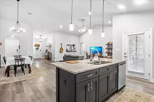 7438 Gordons Evans Rd, Navarre, FL 32566 - Photo 8