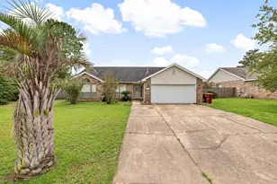 719 Majestic Prince Ct, Crestview, FL 32539 - Photo 2