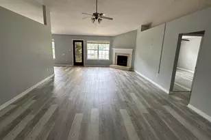 427 Triton St, Crestview, FL 32536 - Photo 6