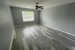 427 Triton St, Crestview, FL 32536 - Photo 10