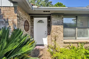 421 Waterway Ln, Fort Walton Beach, FL 32547 - Photo 1