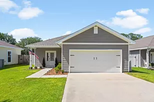 77 Magnolia St, Niceville, FL 32578 - Photo 1