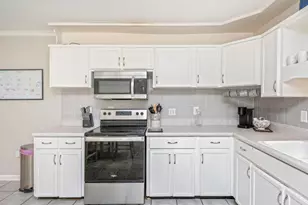 710 E Hollywood Blvd E, Mary Esther, FL 32569 - Photo 10