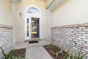 525 Taylor Cir, Fort Walton Beach, FL 32547 - Photo 2