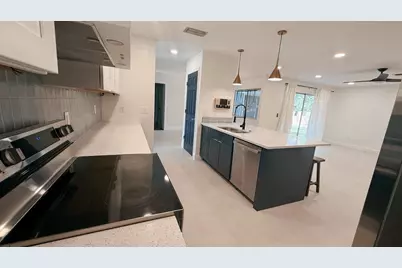 528 NW Cheshire Avenue NW, Fort Walton Beach, FL 32547 - Photo 2