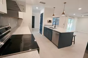 528 NW Cheshire Ave NW, Fort Walton Beach, FL 32547 - Photo 2