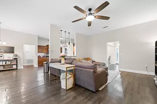 3023 Crown Creek Cir, Crestview, FL 32539 - Photo 6