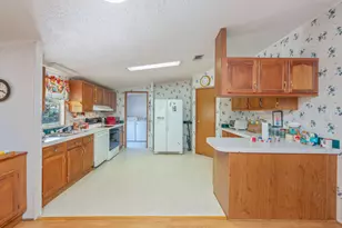 93 W Raphael Road W, Defuniak Springs, FL 32433 - Photo 10