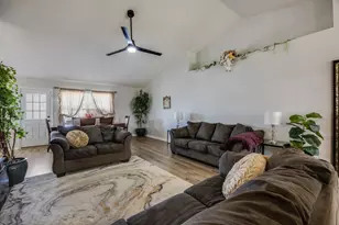 419 Triton St, Crestview, FL 32536 - Photo 10