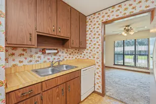 422 Fleetwood Dr, Mary Esther, FL 32569 - Photo 8