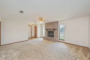 422 Fleetwood Dr, Mary Esther, FL 32569 - Photo 2