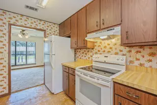 422 Fleetwood Dr, Mary Esther, FL 32569 - Photo 16