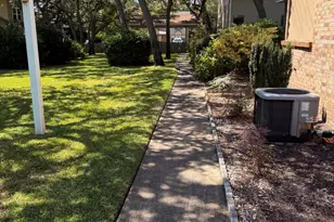 1054 9th St, Shalimar, FL 32579 - Photo 4