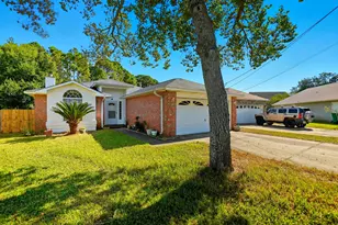498 Rush Park Cir, Mary Esther, FL 32569 - Photo 2