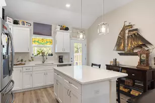 129 Laurel Oaks Dr, Freeport, FL 32439 - Photo 2