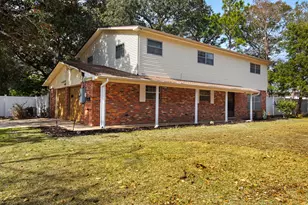 1202 NE Beachview Dr NE, Fort Walton Beach, FL 32547 - Photo 2