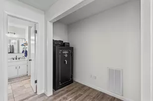 6845 Avenida De Galvez, Navarre, FL 32566 - Photo 24