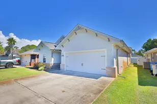 2066 Fountainview Dr, Navarre, FL 32566 - Photo 2