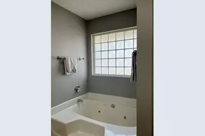 9866 Parker Lake Circle, Navarre, FL 32566 - Photo 18