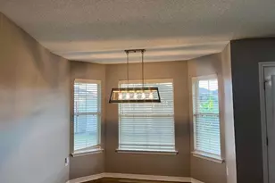 9866 Parker Lake Cir, Navarre, FL 32566 - Photo 8