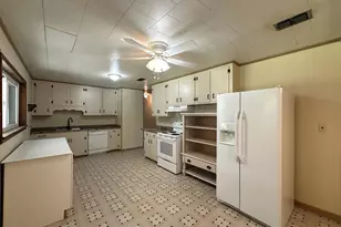 8101 4th St, Laurel Hill, FL 32567 - Photo 2