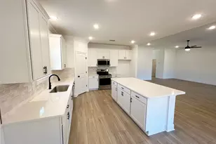 2802 San Antone Ct, Crestview, FL 32539 - Photo 2