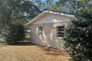 118 Peach Tree St, Paxton, FL 32538 - Photo 10