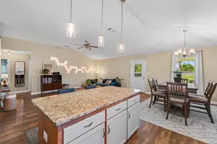 2423 Raider Ln, Navarre, FL 32566 - Photo 10