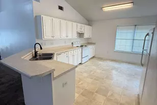 1022 Freeport Ct, Mary Esther, FL 32569 - Photo 8