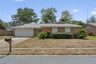 137 Deville Dr, Mary Esther, FL 32569 - Photo 1