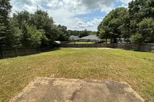 427 Triton St, Crestview, FL 32536 - Photo 14