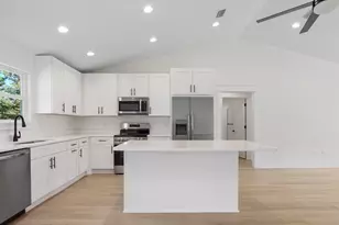 84 W Oleander Ave W, Defuniak Springs, FL 32433 - Photo 14