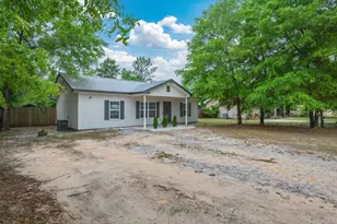 226 E Cypress Ave E, Defuniak Springs, FL 32433 - Photo 2