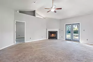 2621 Barefoot Creek Cir, Navarre, FL 32566 - Photo 18