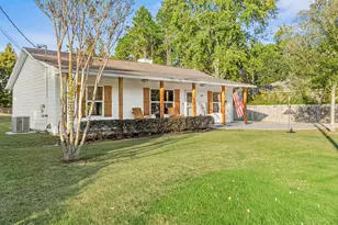 8240 Sevilla St, Navarre, FL 32566 - Photo 4