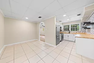 123 SW Robinwood Dr SW, Fort Walton Beach, FL 32548 - Photo 1