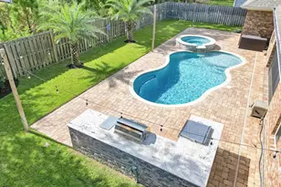 136 Buxtons Wy, Freeport, FL 32439 - Photo 1