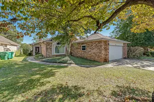 901 Shalimar Cove, Shalimar, FL 32579 - Photo 2