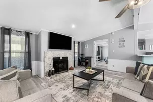 688 Malaga Pl, Panama City Beach, FL 32413 - Photo 6