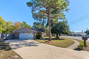 206 Seville Cir, Mary Esther, FL 32569 - Photo 4