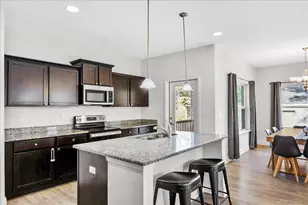 3030 Crown Creek Cir, Crestview, FL 32539 - Photo 10