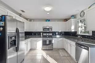 2061 Bahama Dr, Navarre, FL 32566 - Photo 10