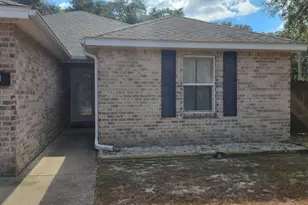 400 Yancey St, Fort Walton Beach, FL 32547 - Photo 2