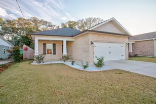 1522 27th St, Niceville, FL 32578 - Photo 2