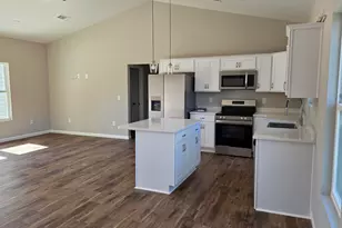 559 W Michaelangelo Road W, Defuniak Springs, FL 32433 - Photo 6