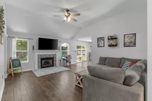 366 Brookwood Blvd, Mary Esther, FL 32569 - Photo 4