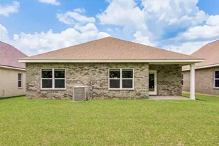 8033 Fir Tree Dr, Milton, FL 32583 - Photo 4