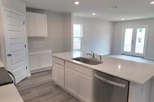 8029 Fir Tree Dr, Milton, FL 32583 - Photo 8