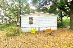 4977 Douglas Ferry Rd, Caryville, FL 32427 - Photo 2