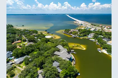 204 Laura Lane, Gulf Breeze, FL 32561 - Photo 44